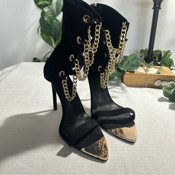 Azalea Wang Crown Cuff Black Suede Gold Chain/Toe Accent High Heels Size 10 - Picture 1 of 16